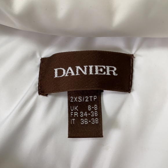 Danier down winter coat - hardly worn - 2xs fits like a regular small - Picture 2 of 5